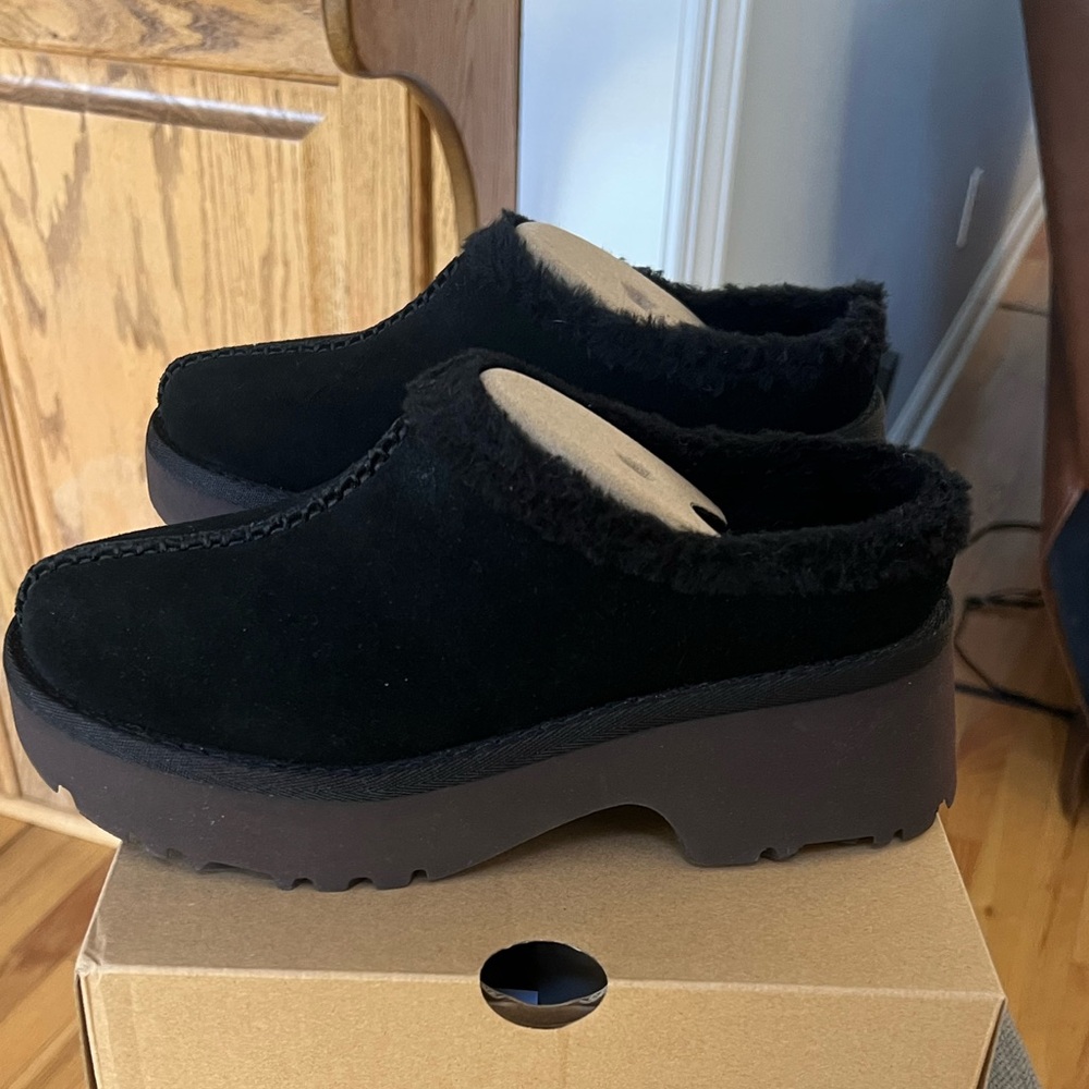 UGG new heights clogs